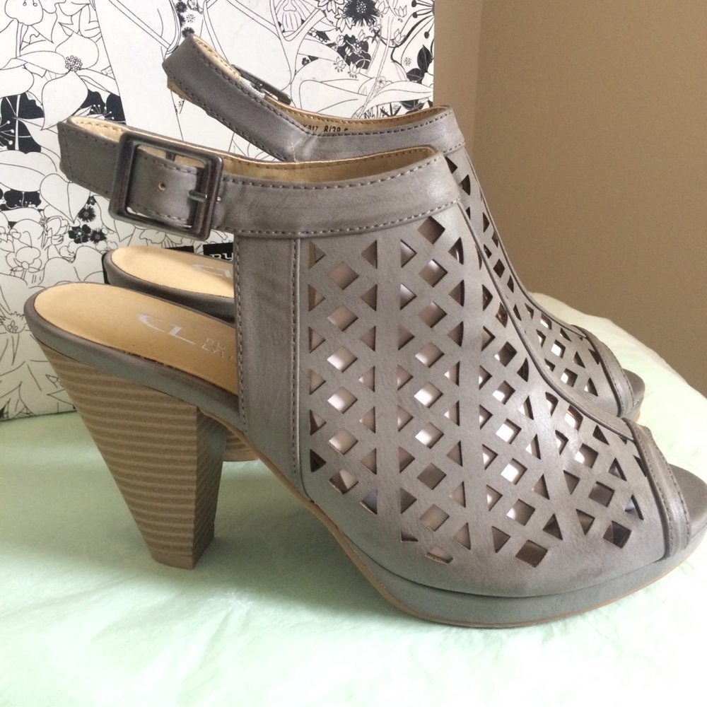 💎New 💎CL by Laundry Lasercut Sandal Pumps - Picture 2 of 6